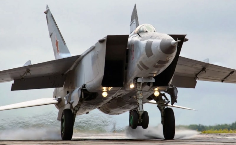 Mãy bay MiG-25