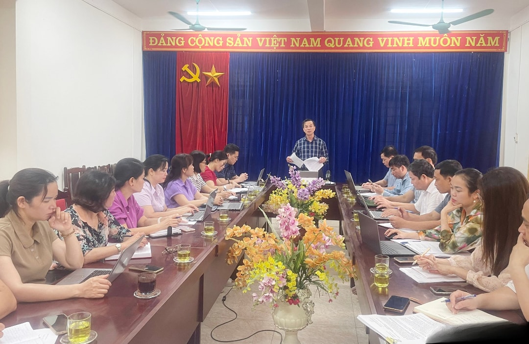 Cuộc họp đầu tiên của đội ngũ cán bộ dự kiến vận hành thử nghiệm xã Tằng Loỏng mới