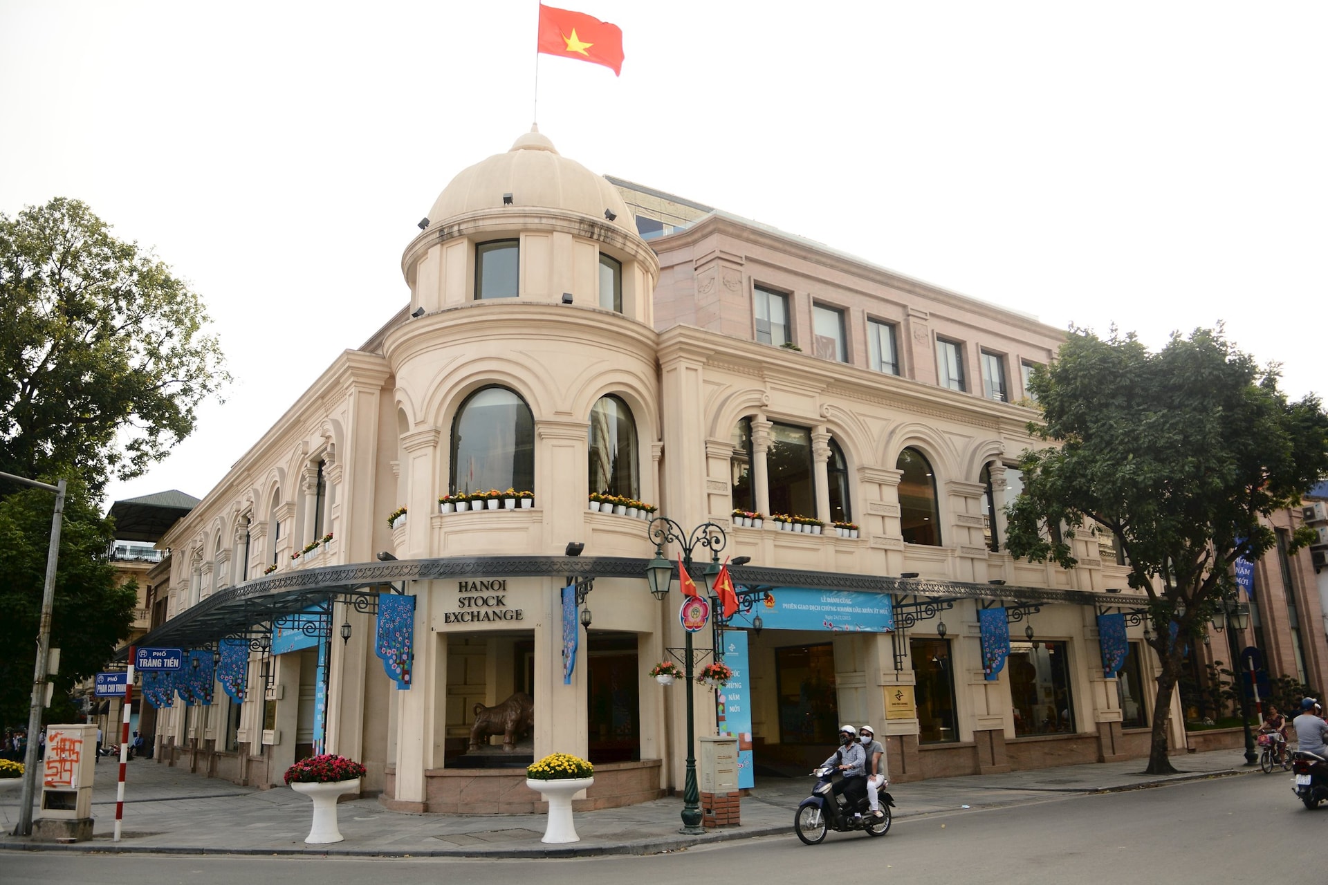 Qua 20 năm thành lập và phát triển, HNX đã vận hành thành công cùng lúc 5 thị trường trên nền tảng công nghệ hiện đại