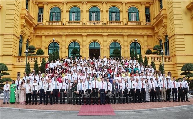 Chủ tịch nước: Báo chí phải luôn là người đồng hành tỉnh táo và tin cậy cùng đất nước bước vào kỷ nguyên mới- Ảnh 4. Chủ tịch nước: Báo chí phải luôn là người đồng hành tỉnh táo và tin cậy cùng đất nước bước vào kỷ nguyên mới- Ảnh 4.