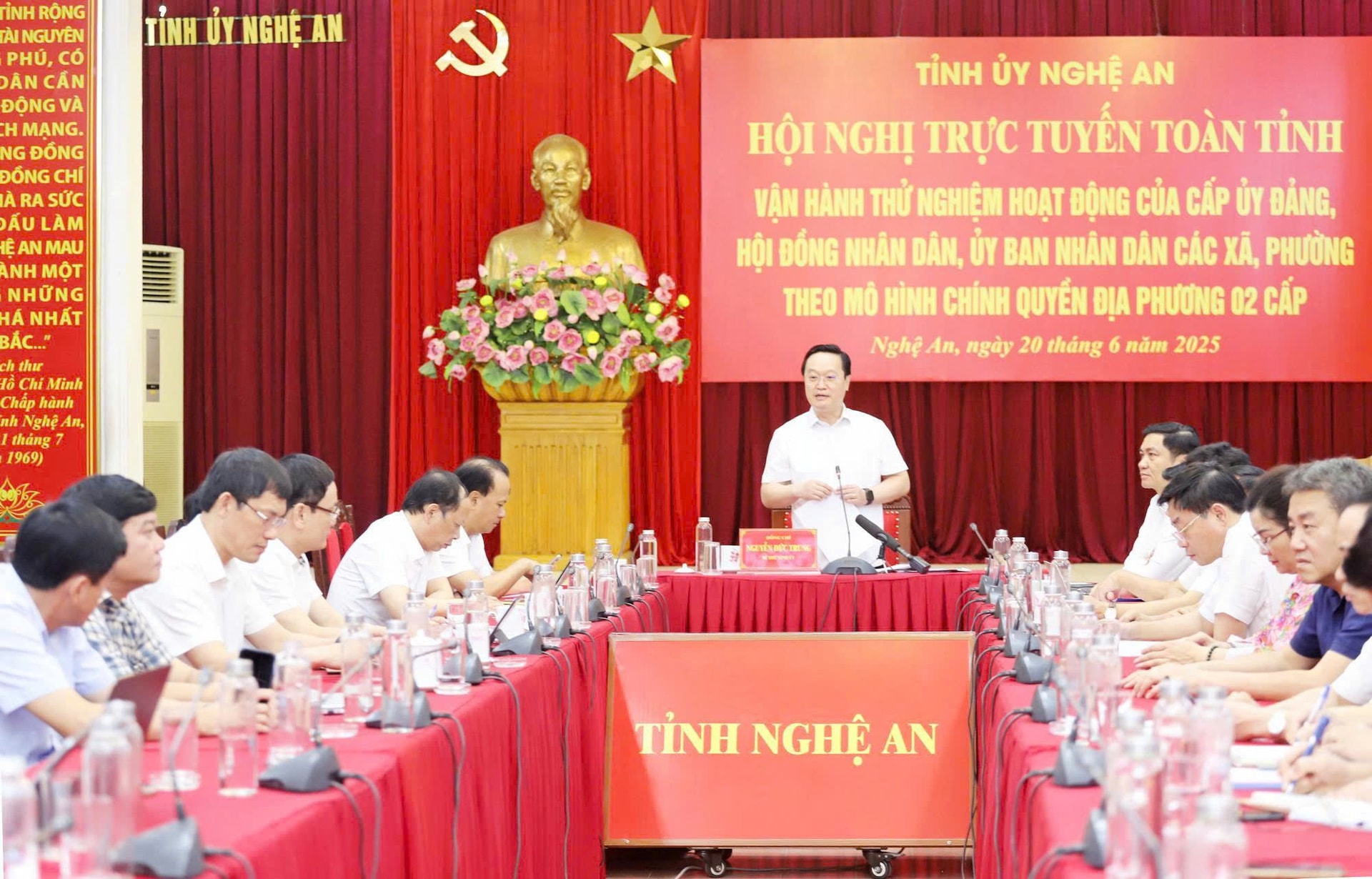 Bí thư Tỉnh uỷ Nguyễn Đức Trung chủ trì tại điểm cầu Tỉnh ủy Nghệ An