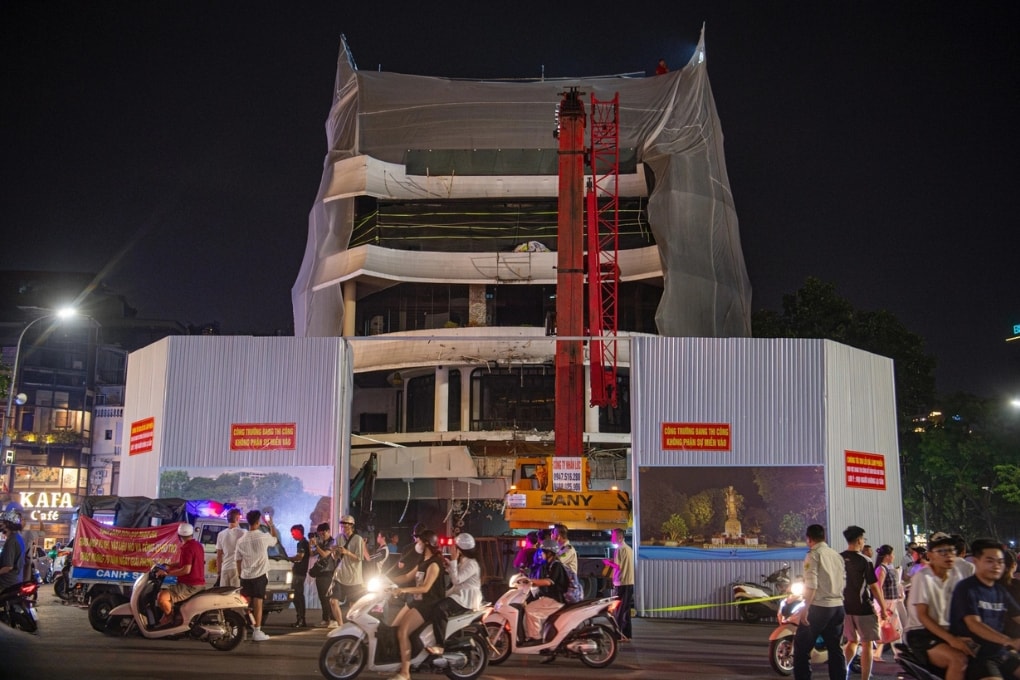hàm cá mập phá dỡ