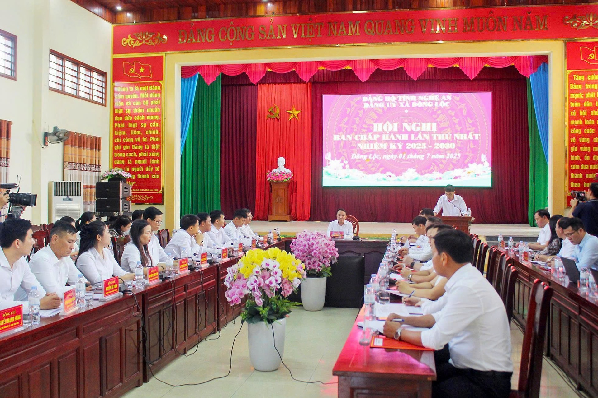 Toàn cảnh Hội nghị Đảng ủy phiên thứ nhất của xã Đông Lộc