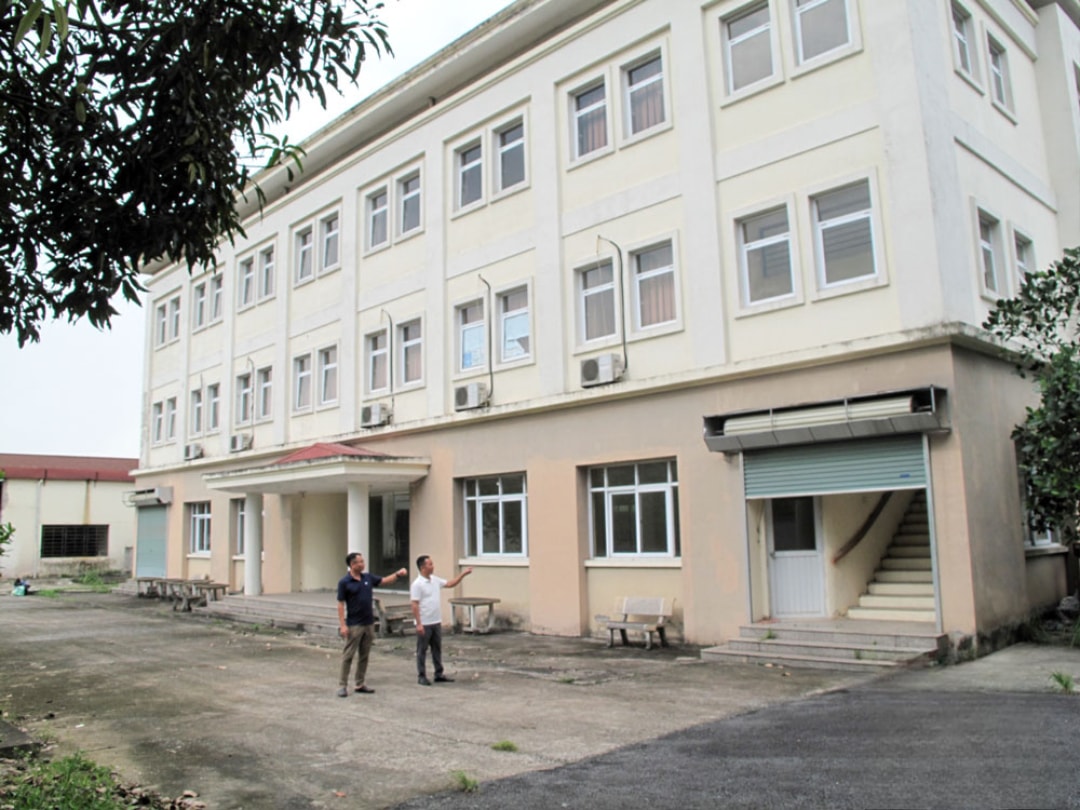 Khu nhà ký túc xá của Hội Nông dân tỉnh có 28 phòng (2 người một phòng) còn khá mới, đáp ứng 1 phần nhu cầu chỗ ở của cán bộ khi chuyển từ Bắc Kạn về trung tâm hành chính mới của tỉnh công tác
