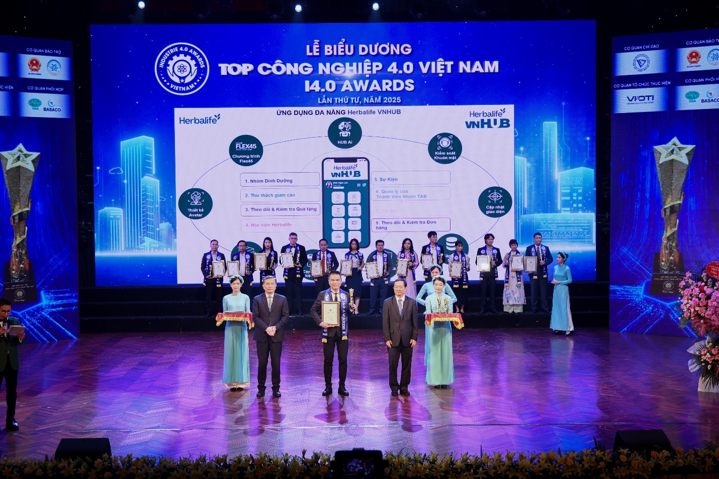 Ảnh: Ông Nguyễn Thành Đạt – Giám Đốc Truyền Thông Cấp Cao Herbalife Việt Nam, Campuchia & Thái Lan tại lễ trao giải Top Công Nghiệp 4.0 năm 2025