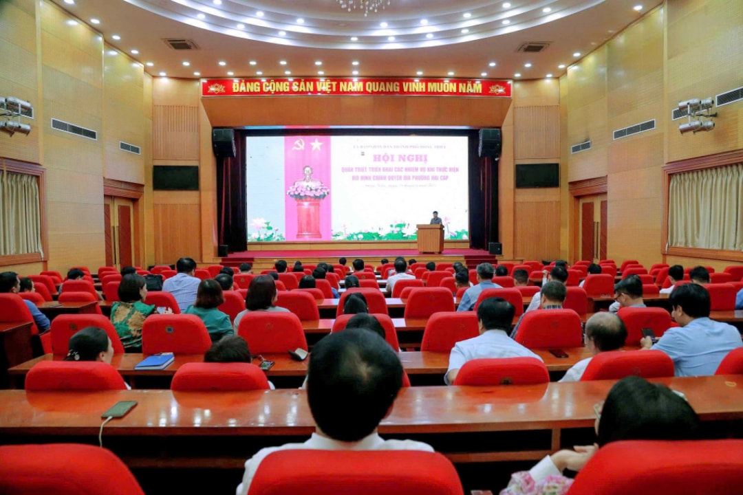 UBND TP Đông Triều tổ chức Hội nghị quán triệt, triển khai các nhiệm vụ trong thực hiện mô hình chính quyền địa phương 2 cấp (1)