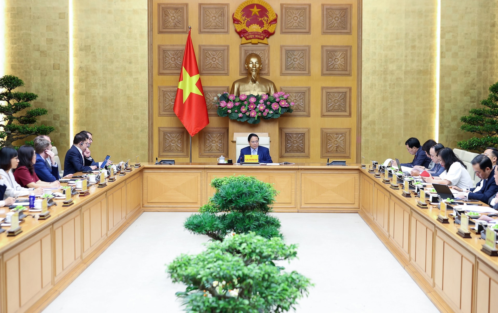 Thủ tướng kêu gọi các doanh nghiệp Anh thực hiện 6 đột phá cùng Việt Nam- Ảnh 2. Thủ tướng kêu gọi các doanh nghiệp Anh thực hiện 6 đột phá cùng Việt Nam- Ảnh 2.