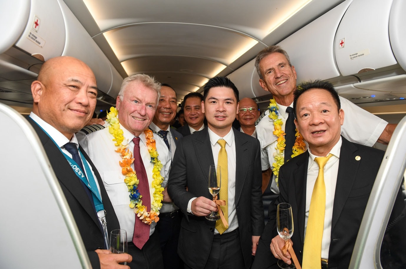Các đại biểu chúc mừng Vietravel Airlines