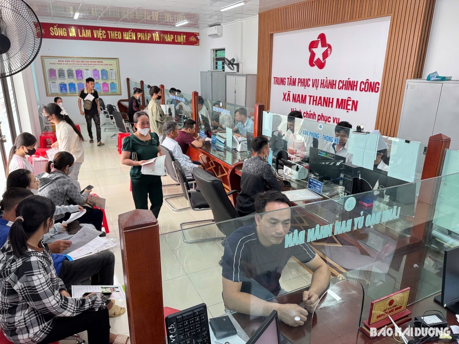 Cấp xã là nơi gần dân nhất, khi thực hiện thủ tục về đất đai sẽ có nhiều thuận lợi.