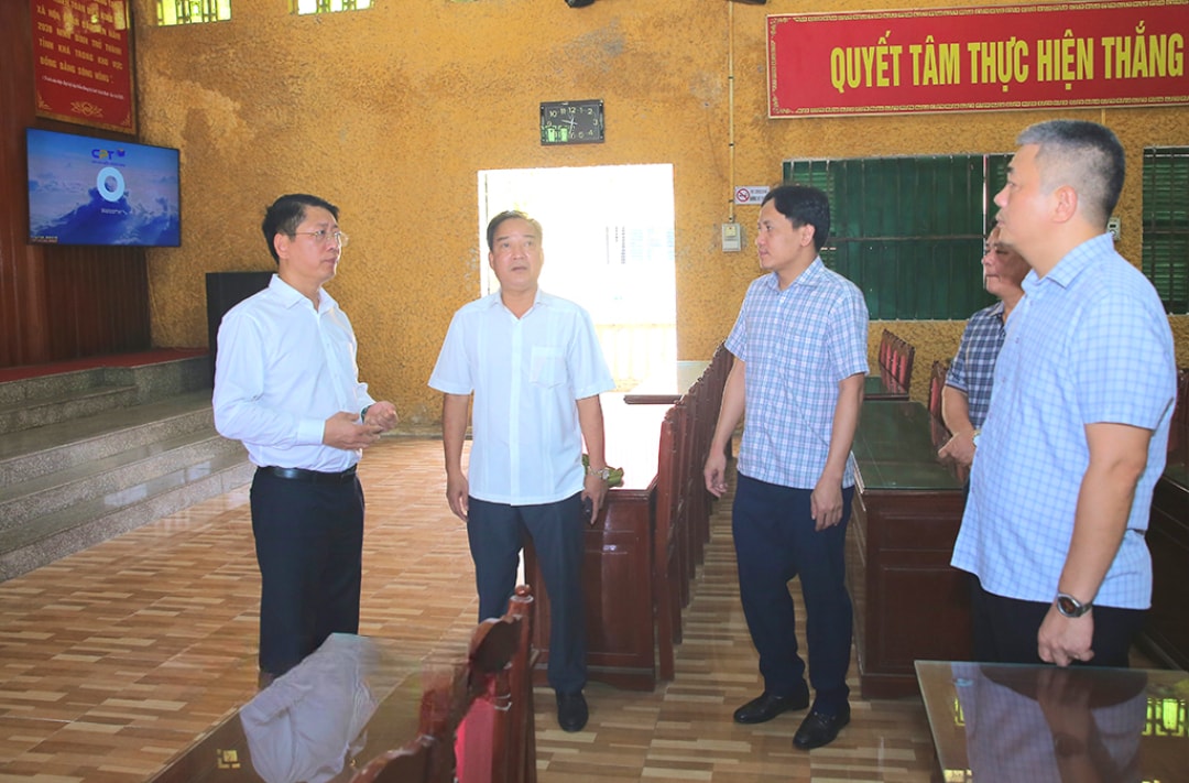 Đồng chí Trần Song Tùng, Ủy viên Ban Thường vụ Tỉnh ủy, Phó Chủ tịch Thường trực UBND tỉnh đã kiểm tra công tác chuẩn bị tại phường Đông Hoa Lư (mới) (1)