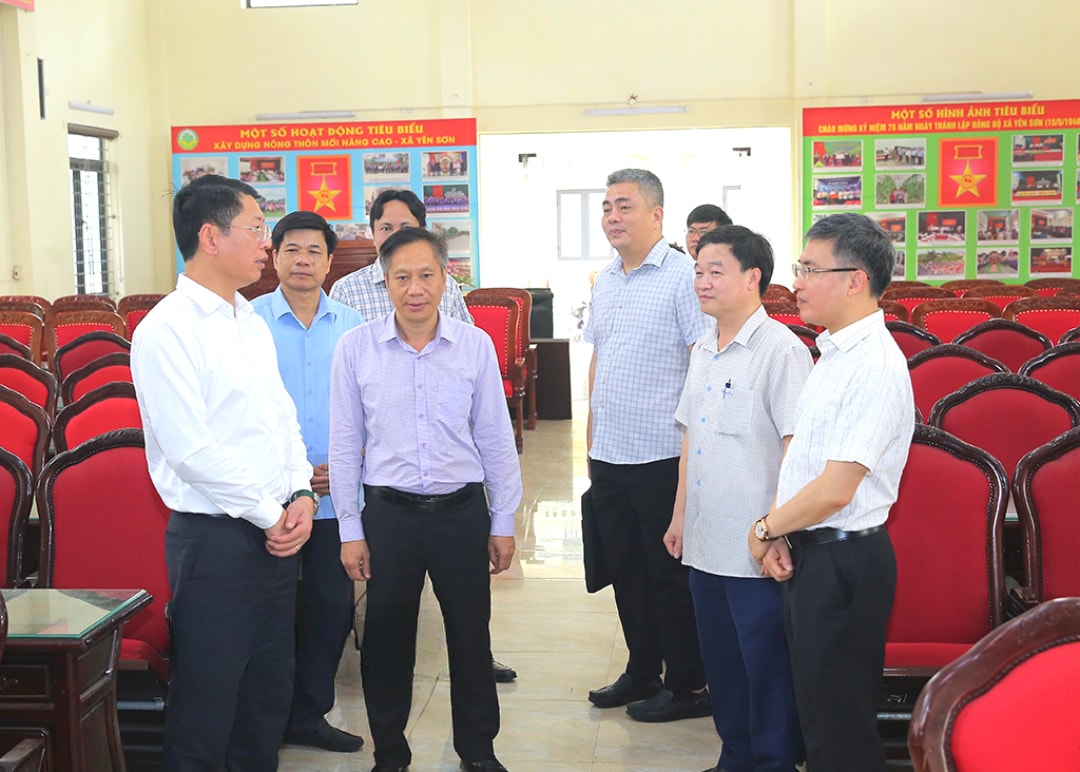 Đồng chí Trần Song Tùng, Ủy viên Ban Thường vụ Tỉnh ủy, Phó Chủ tịch Thường trực UBND tỉnh kiểm tra công tác chuẩn bị tại phường Yên Sơn (mới) (1)