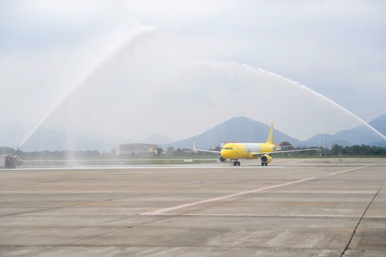 Nghi thức đón máy bay Vietravel Airlines