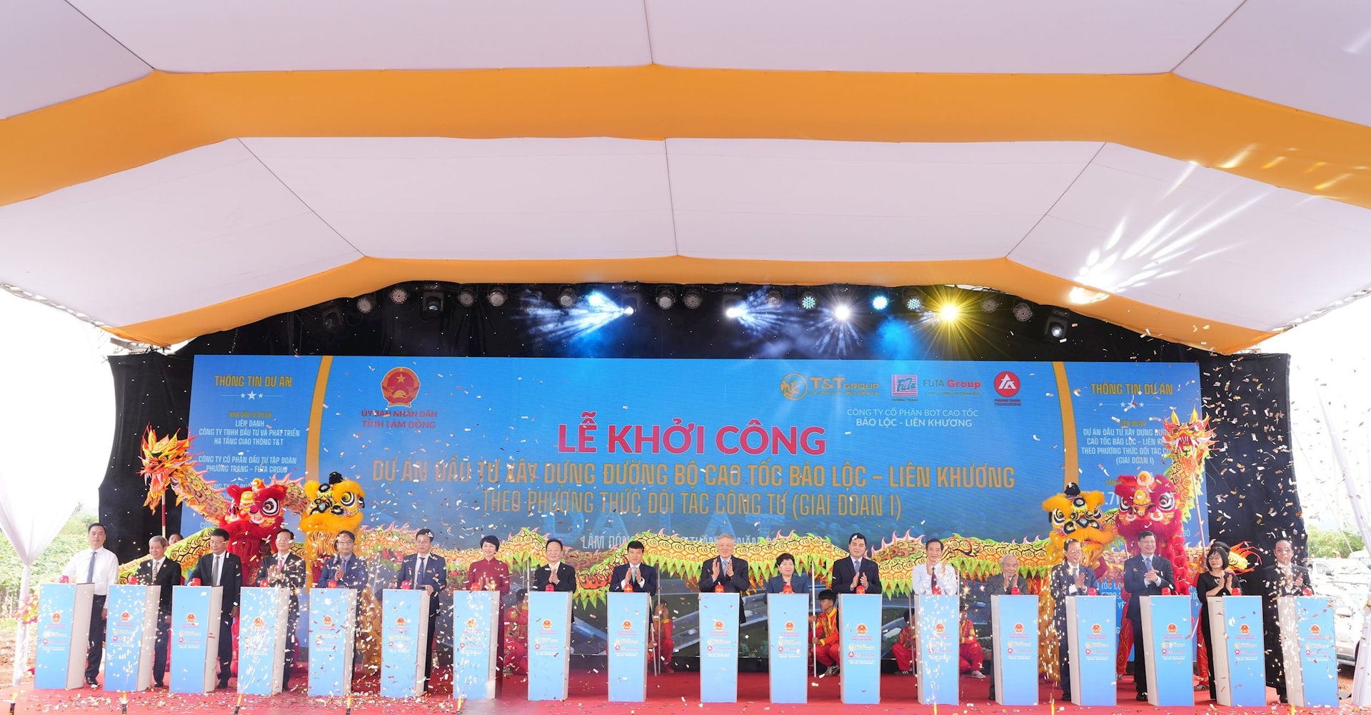 Anh bấm nút