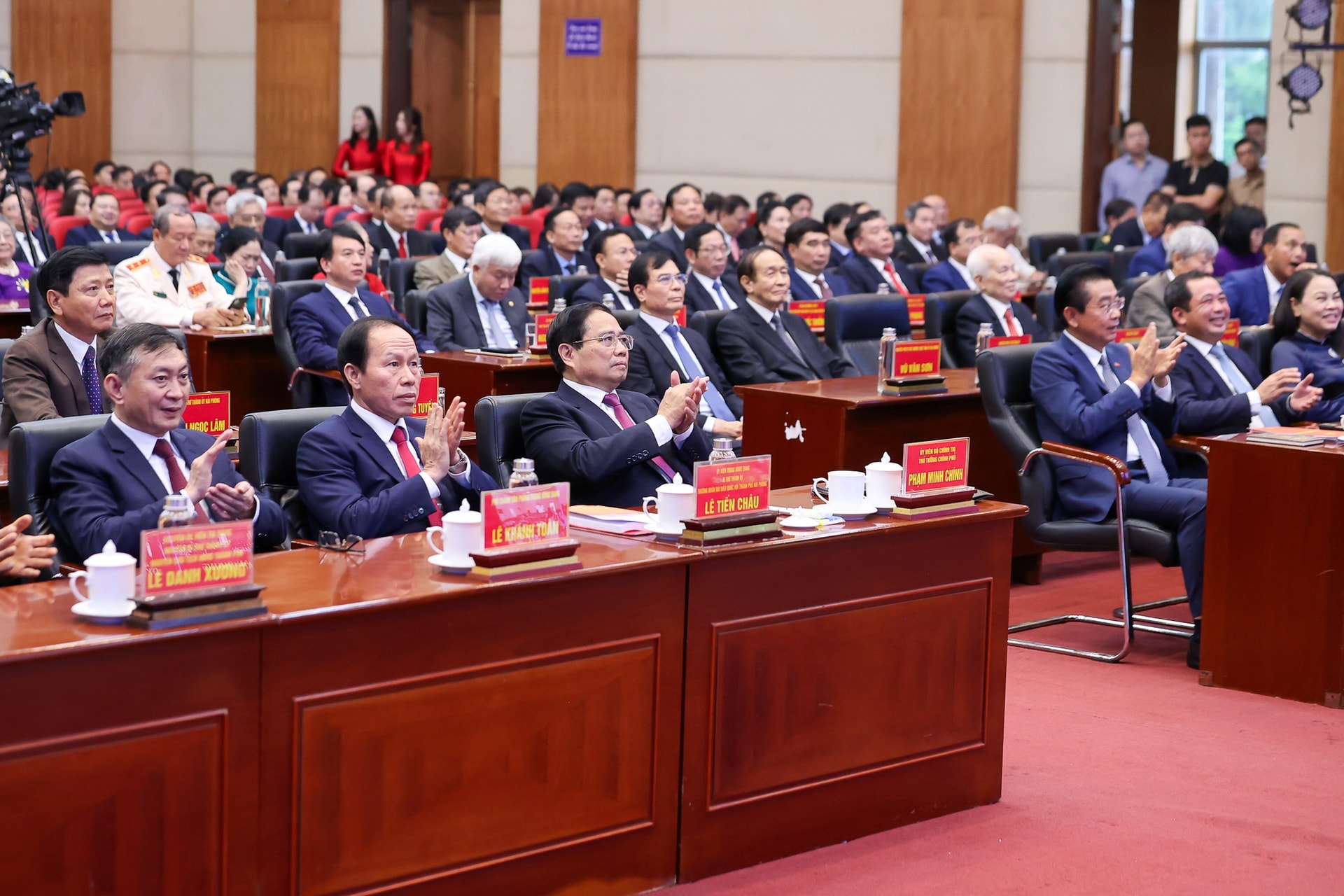 Thủ tướng: Hải Phòng (mới) gương mẫu, đi đầu xây dựng thành phố XHCN trong kỷ nguyên mới- Ảnh 2. Thủ tướng: Hải Phòng (mới) gương mẫu, đi đầu xây dựng thành phố XHCN trong kỷ nguyên mới- Ảnh 2.
