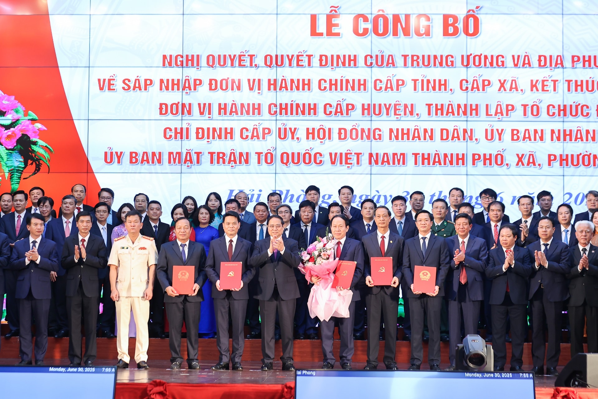 Thủ tướng: Hải Phòng (mới) gương mẫu, đi đầu xây dựng thành phố XHCN trong kỷ nguyên mới- Ảnh 5. Thủ tướng: Hải Phòng (mới) gương mẫu, đi đầu xây dựng thành phố XHCN trong kỷ nguyên mới- Ảnh 5.