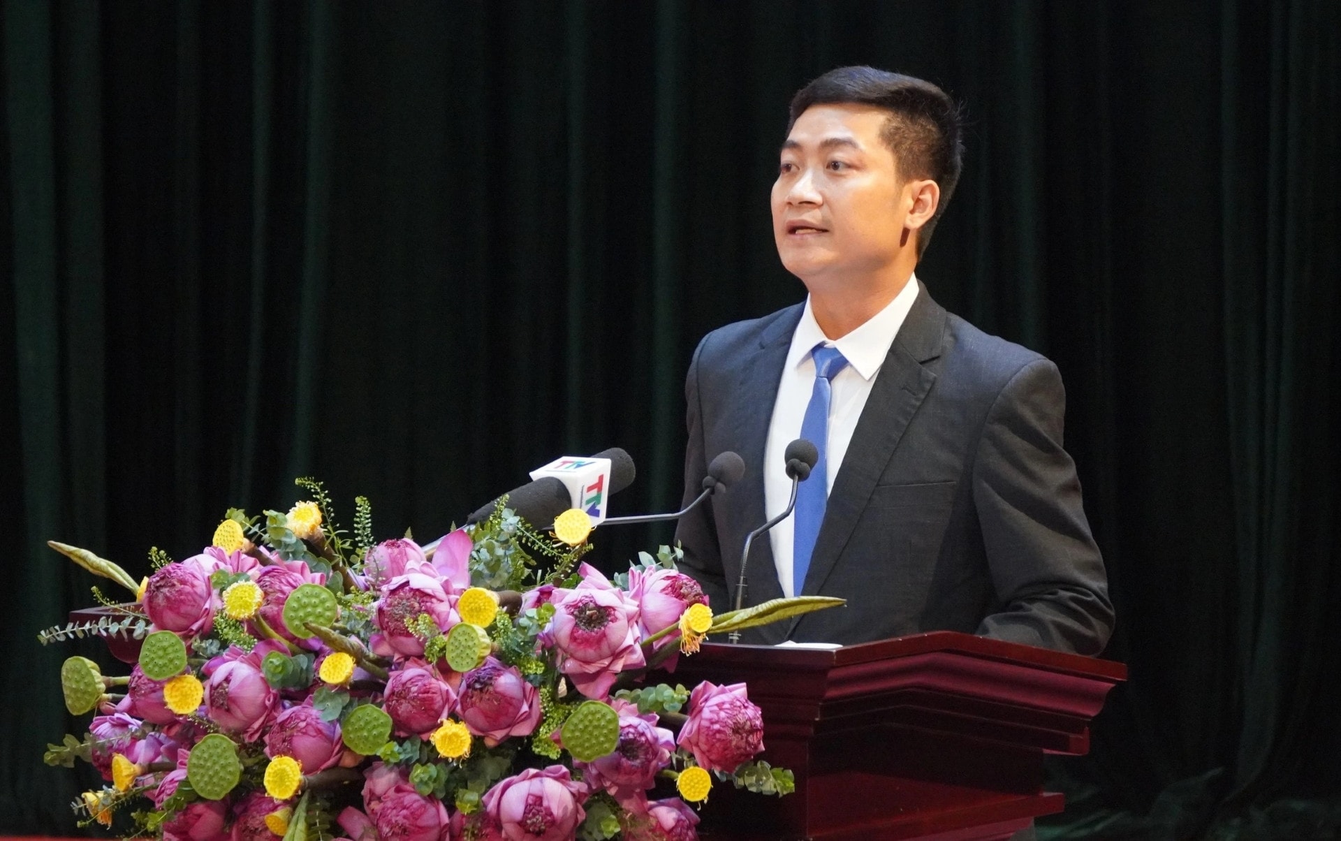 Ông Trường phát biểu, chia sẻ tại hội nghị