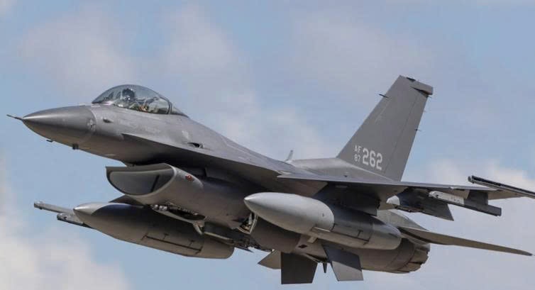 F 16