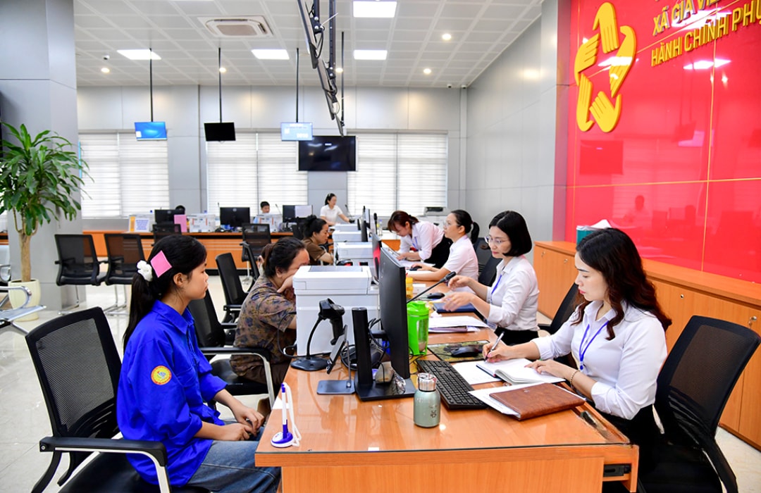 Hoạt động tại Trung tâm Phục vụ hành chính công xã Gia Viễn (1)