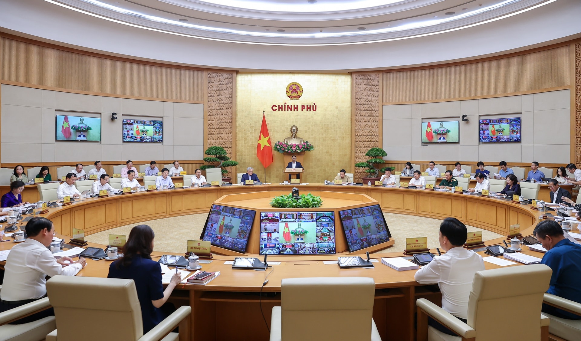 Thủ tướng yêu cầu kiên định mục tiêu, thực hiện '3 tăng tốc'- Ảnh 14.