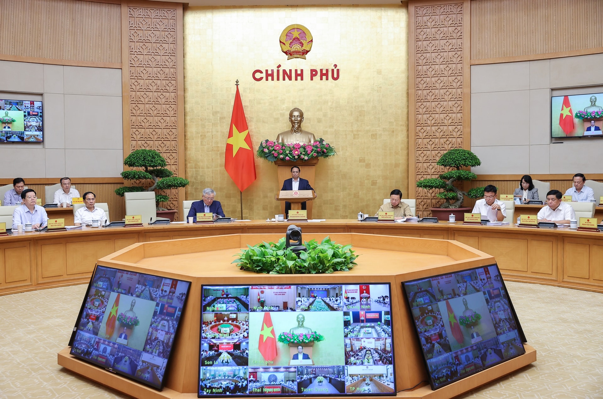 Thủ tướng yêu cầu kiên định mục tiêu, thực hiện '3 tăng tốc'- Ảnh 2.