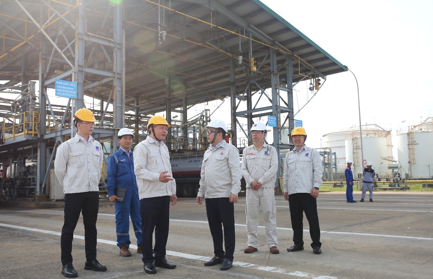Ban lãnh đạo BSR kiểm tra công tác xuất bán sản phẩm mới tại Trạm xuất xe bồn Nhà máy Lọc dầu Dung Quất