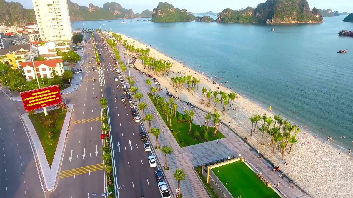 bãi tắm Hòn Gai