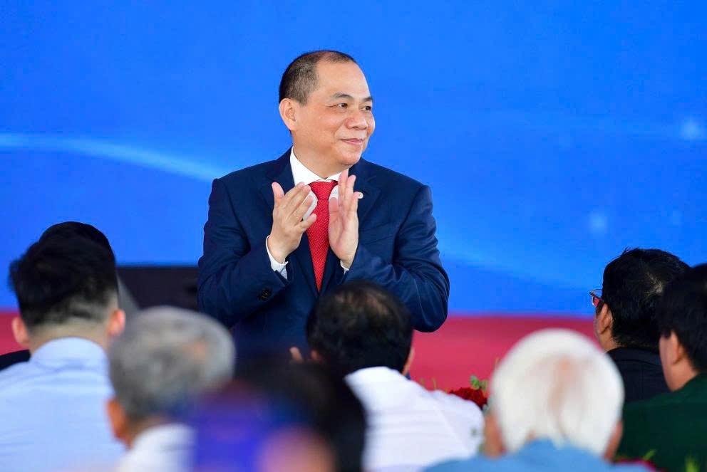 Tỷ phú Phạm Nhật Vượng khép lại nửa đầu năm 2025 với hàng loạt dấu ấn