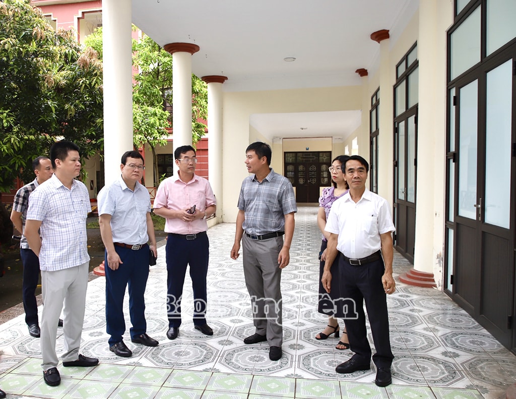 Phó Chủ tịch UBND tỉnh Nguyễn Lê Huy kiểm tra thực tế tại khu túc xá Trường Chính trị Nguyễn Văn Linh