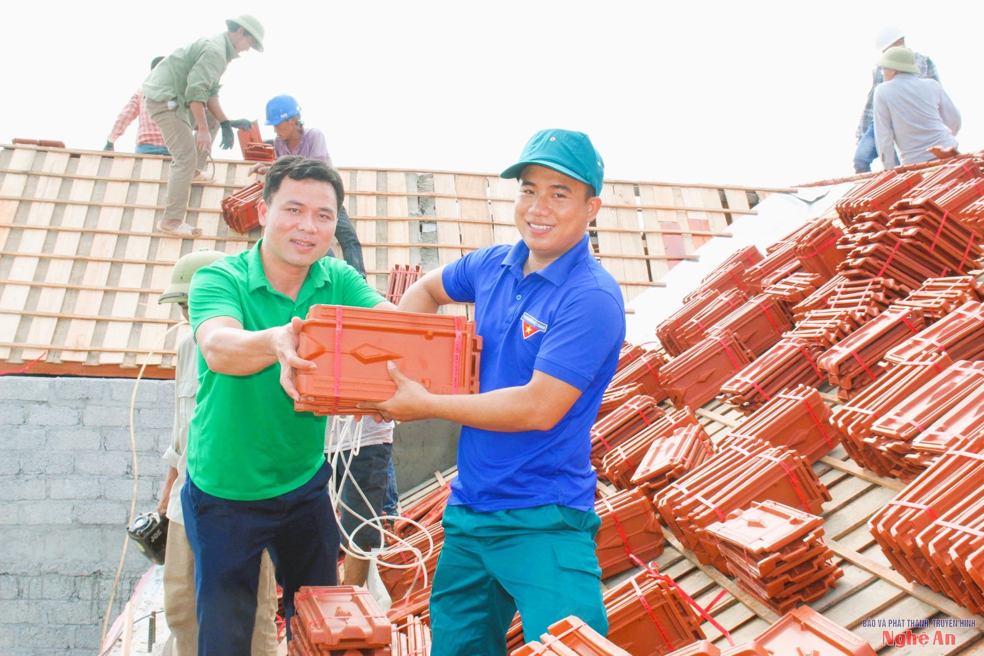 Xây dựng nhà ở cho người có công ở xã Quỳnh Anh (được hình thành trên cơ sở sáp nhập các xã Minh Lương, Quỳnh Bảng, Quỳnh Đôi, Quỳnh Thanh và Quỳnh Yên của huyện Quỳnh Lưu cũ)