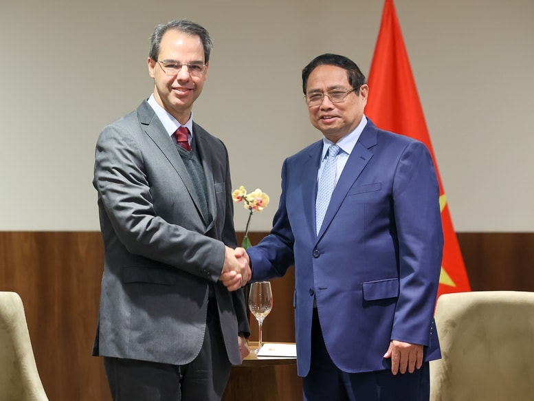 Thủ tướng Phạm Minh Chính tiếp ông Jose Serrador Neto, Phó Chủ tịch toàn cầu của Tập đoàn Embraer