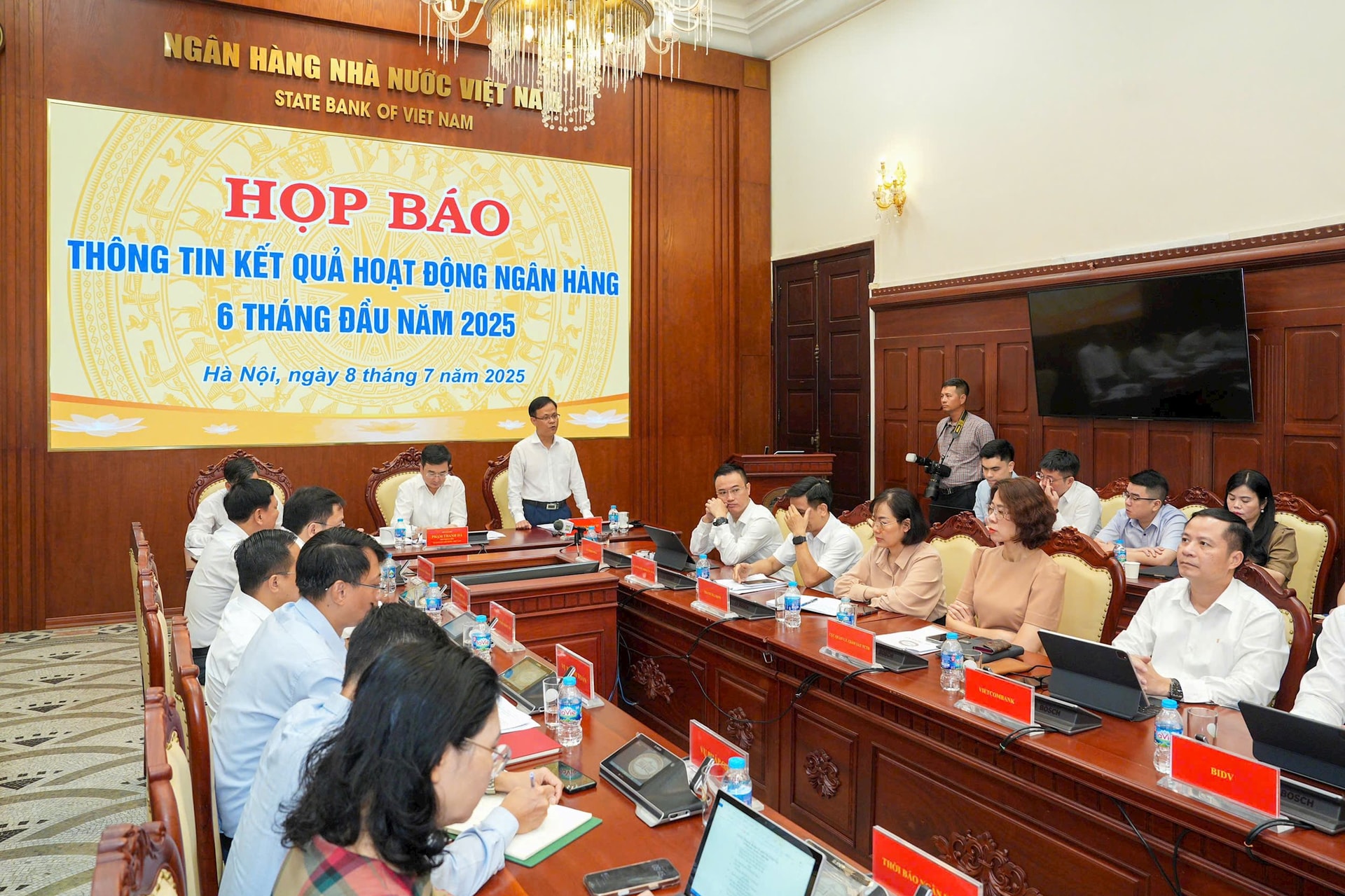 nganhangnhanuoc2.jpg