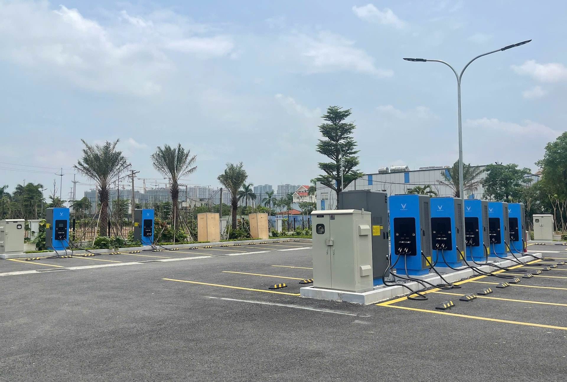 Tổ hợp trạm sạc quy mô lớn tại MaiLand Hanoi City