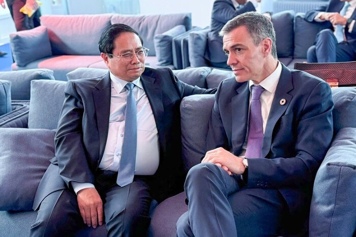 Thủ tướng Phạm Minh Chính gặp Thủ tướng Tây Ban Nha Pedro Sanchez