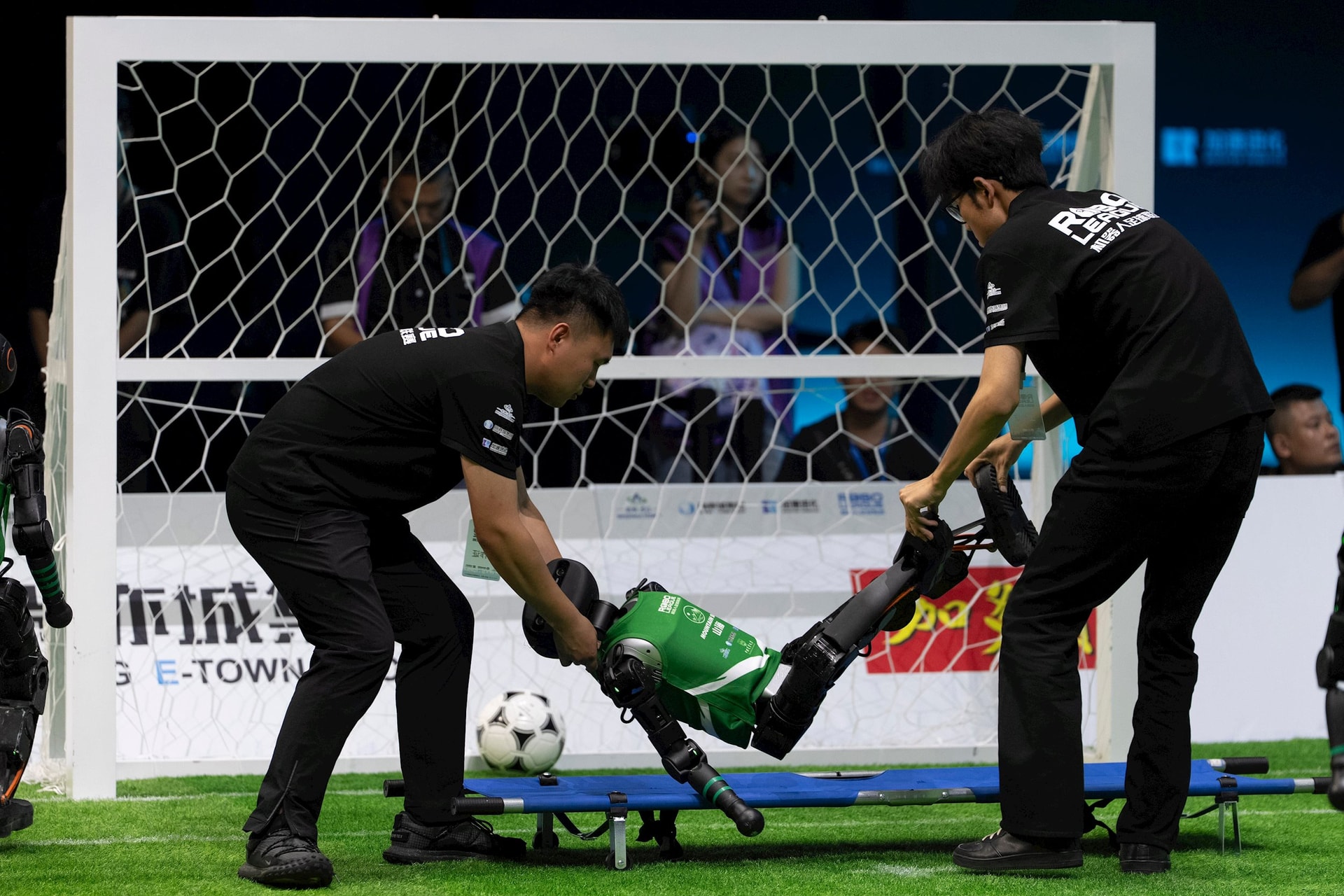 china_robot_soccer_15819.jpg