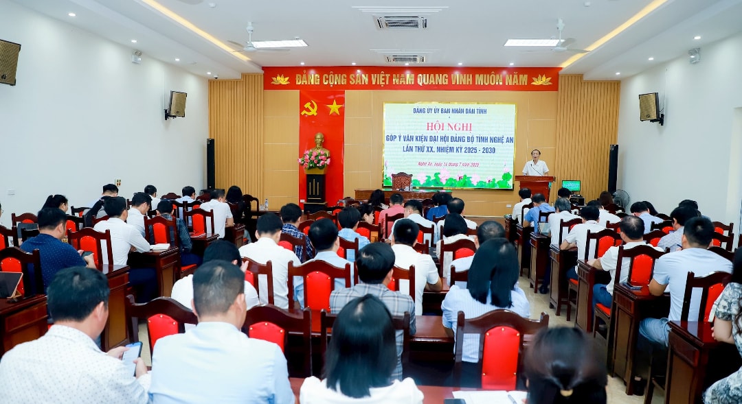 Quang cảnh Hội nghị đóng góp ý kiến dự thảo văn kiện Đại hội đại biểu Đảng bộ tỉnh Nghệ An lần thứ XX (1)