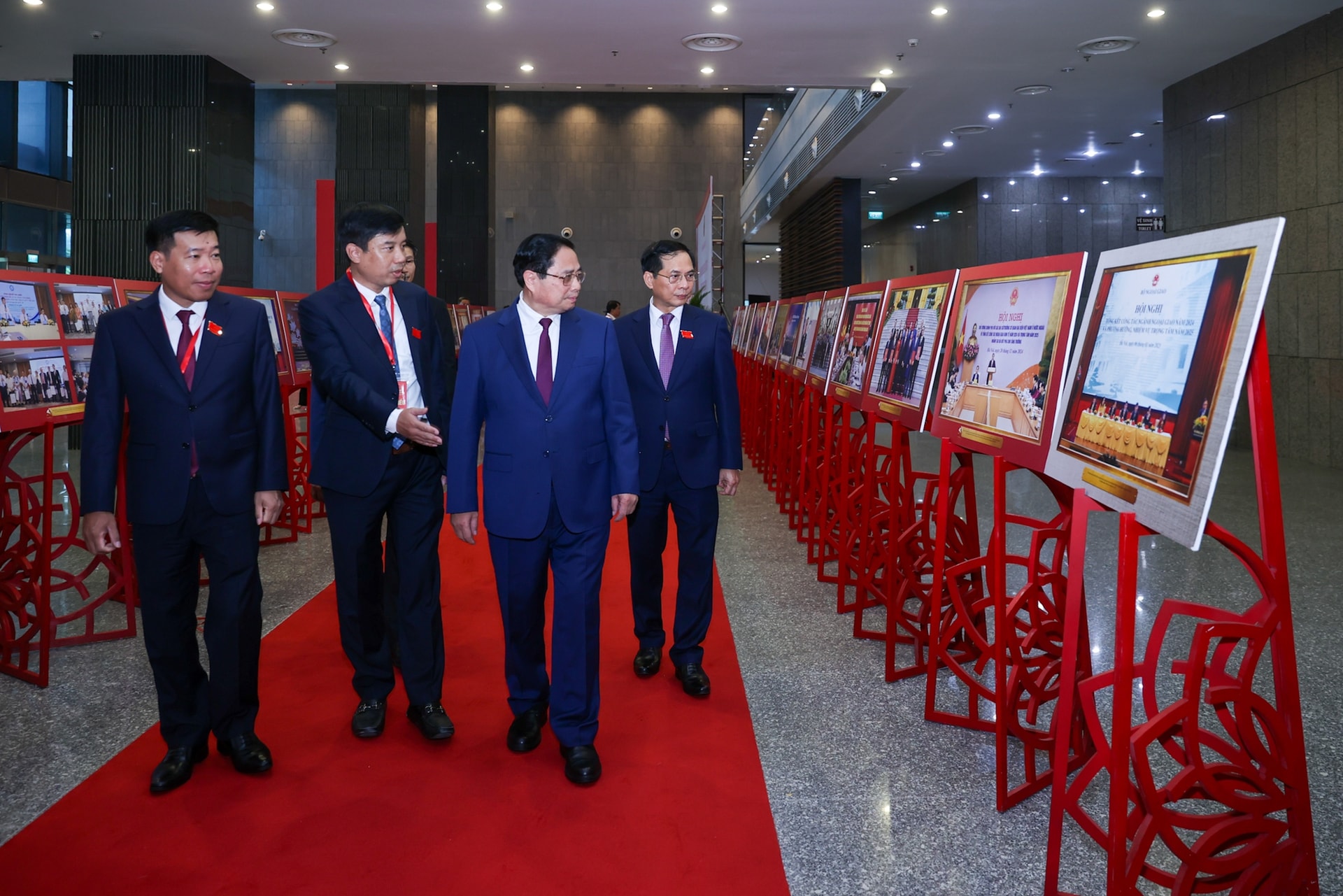 Thủ tướng: Xây dựng ngành ngoại giao chuyên nghiệp, văn minh, hiện đại, nhân văn, hiệu quả- Ảnh 11. Thủ tướng: Xây dựng ngành ngoại giao chuyên nghiệp, văn minh, hiện đại, nhân văn, hiệu quả- Ảnh 11.