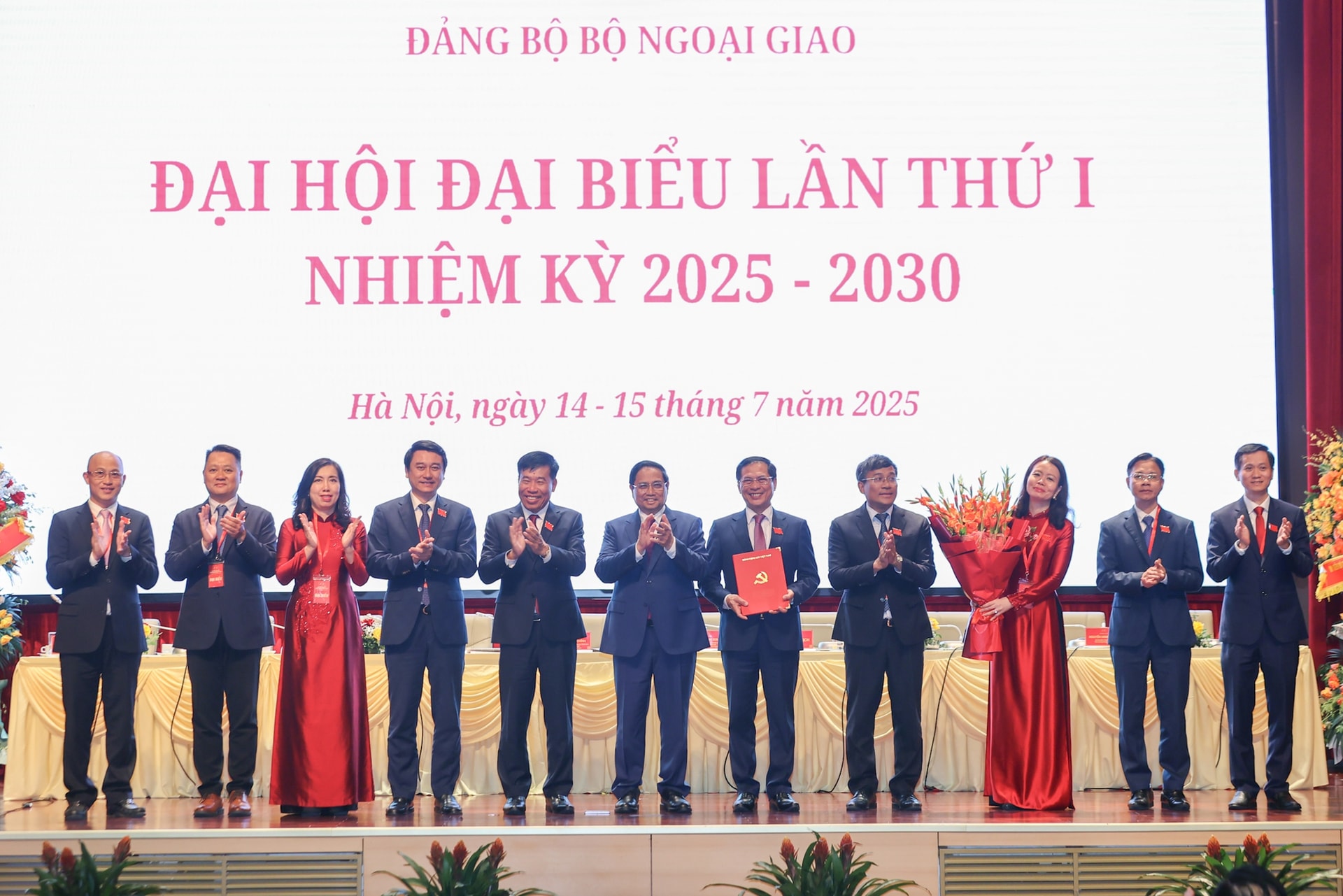 Thủ tướng: Xây dựng ngành ngoại giao chuyên nghiệp, văn minh, hiện đại, nhân văn, hiệu quả- Ảnh 8. Thủ tướng: Xây dựng ngành ngoại giao chuyên nghiệp, văn minh, hiện đại, nhân văn, hiệu quả- Ảnh 8.