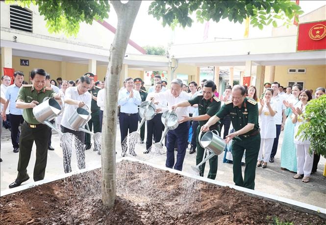 Tổng Bí thư Tô Lâm: Người có công là tài sản quý, là biểu tượng của ý chí, nghị lực Việt Nam- Ảnh 5. Tổng Bí thư Tô Lâm: Người có công là tài sản quý, là biểu tượng của ý chí, nghị lực Việt Nam- Ảnh 5.