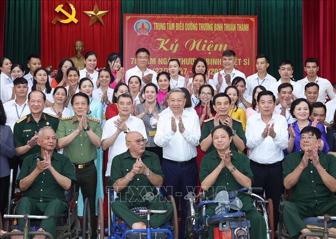 Tổng Bí thư Tô Lâm: Người có công là tài sản quý, là biểu tượng của ý chí, nghị lực Việt Nam- Ảnh 4. Tổng Bí thư Tô Lâm: Người có công là tài sản quý, là biểu tượng của ý chí, nghị lực Việt Nam- Ảnh 4.