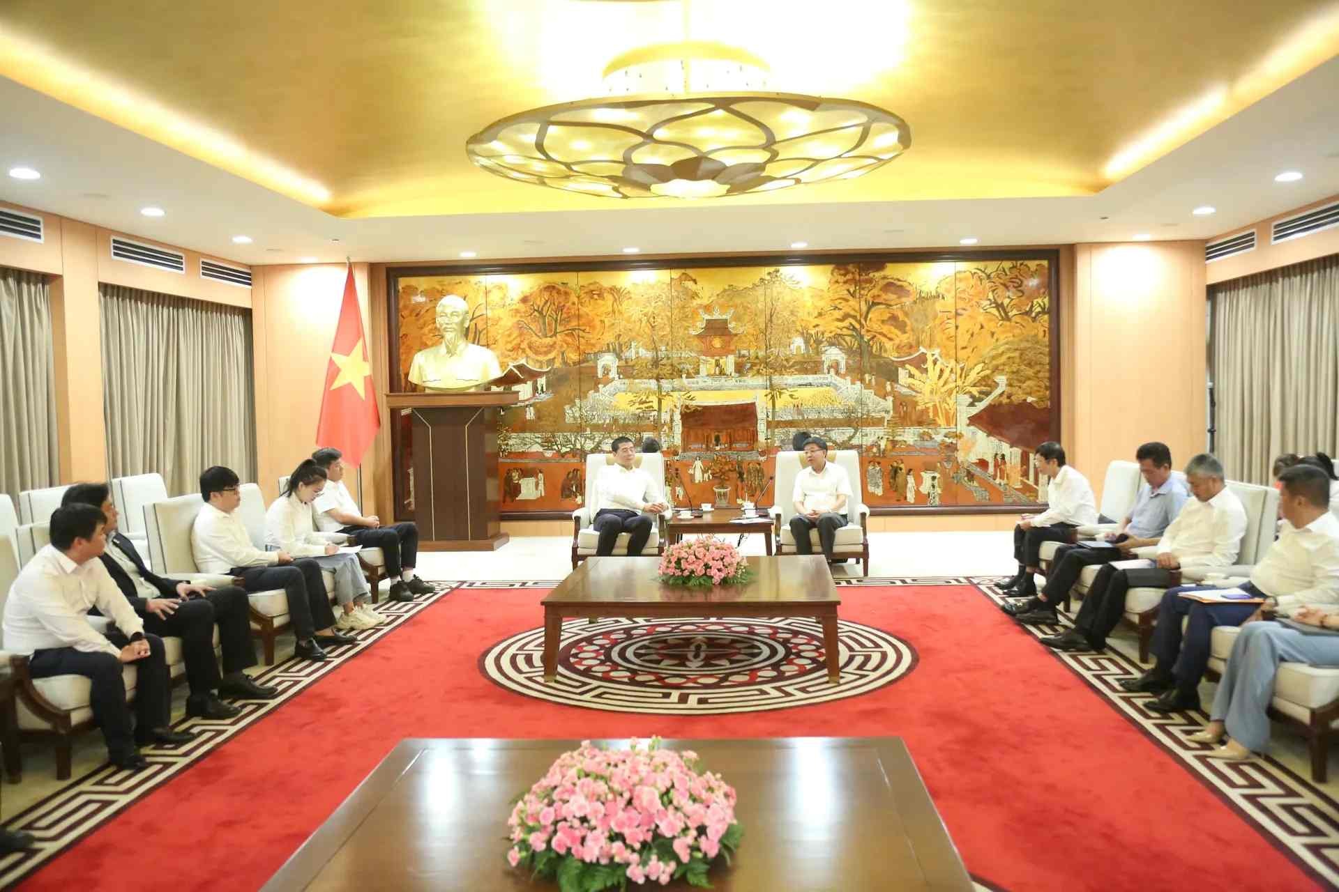 Phó Chủ tịch UBND TP Hà Nội Dương Đức Tuấn làm việc với đoàn công tác Công ty Hoa Nam, Trung Quốc