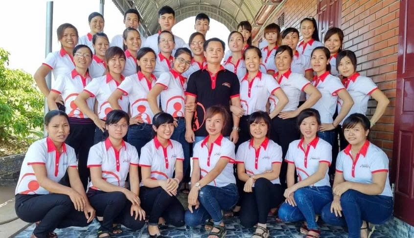 Anh Thuận (áo đen chính giữa) và các nhân viên cốt cán những năm 2013, khi còn làm giám đốc công ty công nghệ