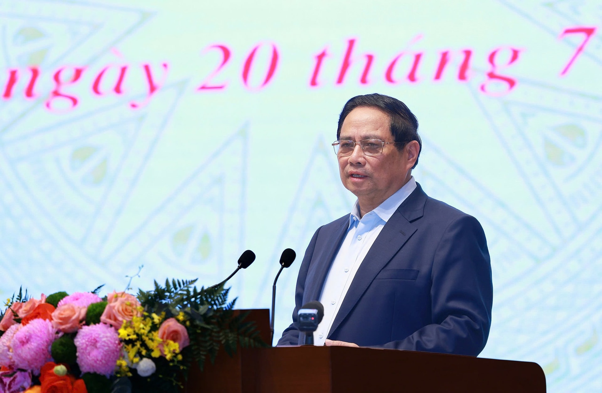 Thủ tướng: Đãi ngộ đặc biệt để thu hút tổng công trình sư, nhân tài khoa học công nghệ- Ảnh 2. Thủ tướng: Đãi ngộ đặc biệt để thu hút tổng công trình sư, nhân tài khoa học công nghệ- Ảnh 2.