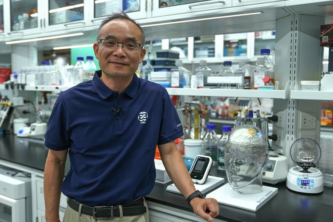 Luo Minmin trong buổi phỏng vấn với CNN tại phòng thí nghiệm của Viện nghiên cứu não bộ Trung Quốc, tại Bắc Kinh, Trung Quốc