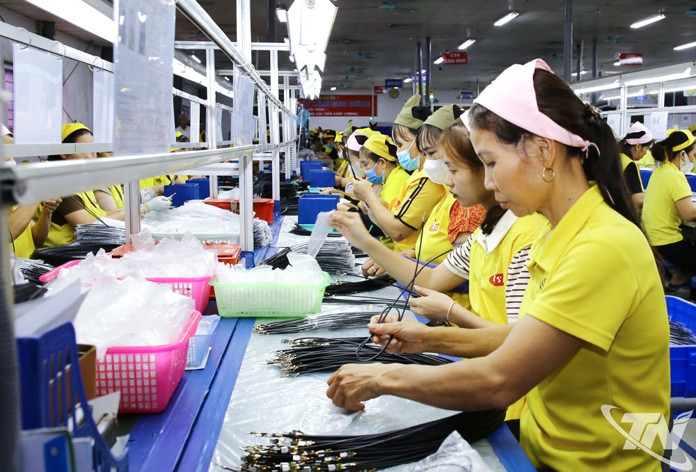 Sản xuất linh kiện điện tử tại Ϲông ty TNHH KSD VINA