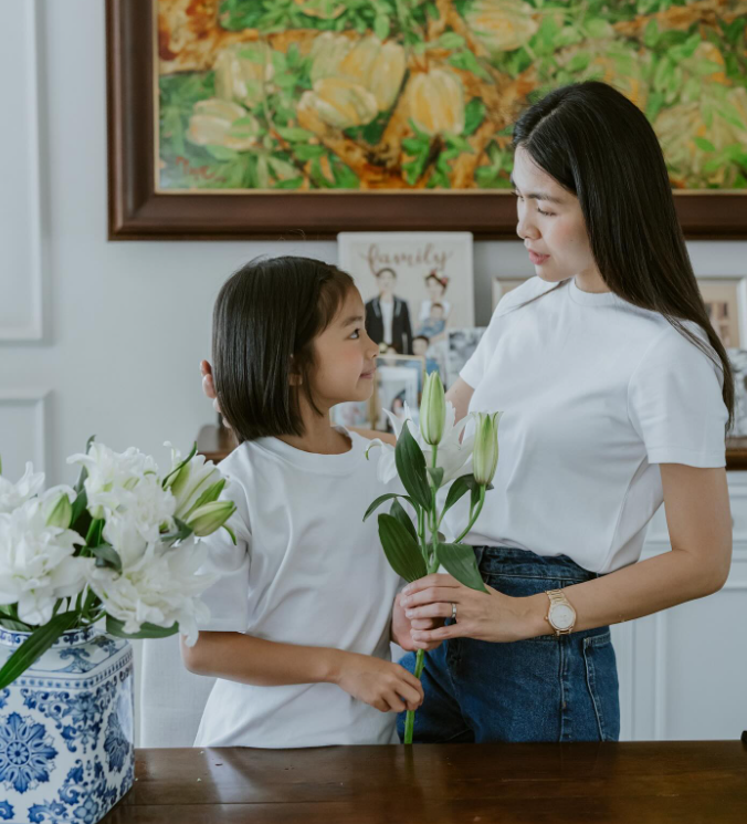 Hình ảnh hiếm hoi Tăng Thanh Hà đăng tải rõ mặt con gái
