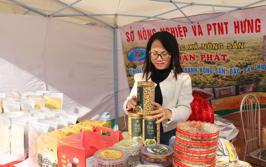 Sản phẩm hạt sen sấy giòn của Hợp tác xã Nông sản Toàn Phát, xã Khoái Châu (1)
