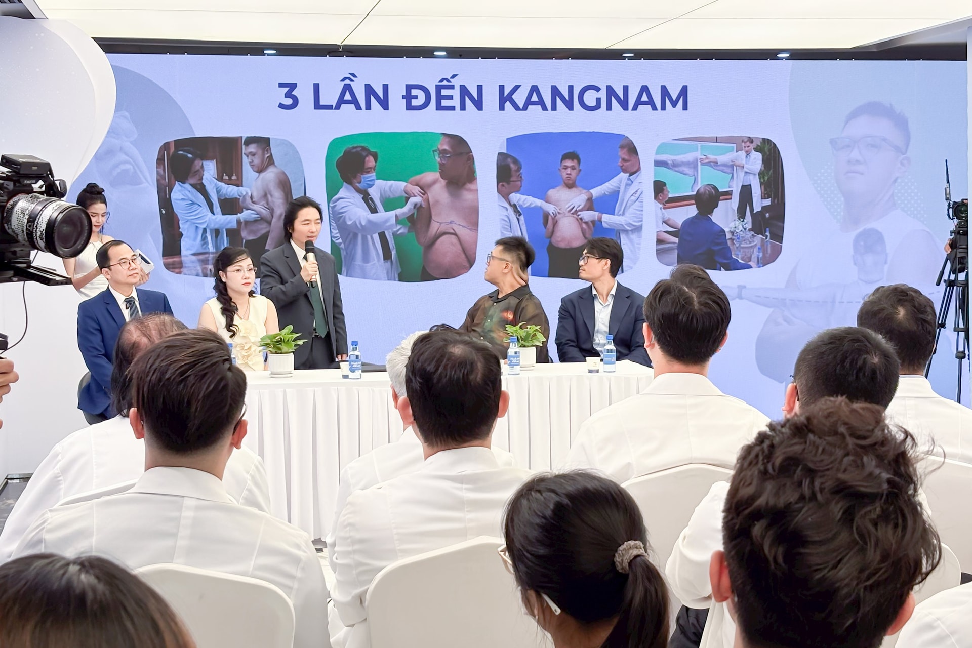 TS.BS Richard Huy chia se cac giai doan phau thuat cat da cho trong nhan 