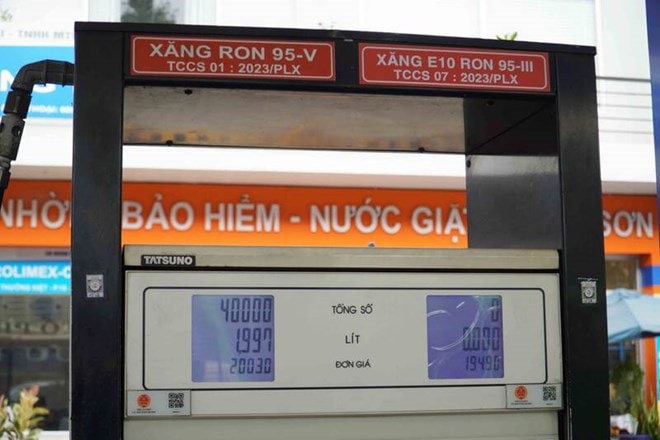 Giá xăng E10