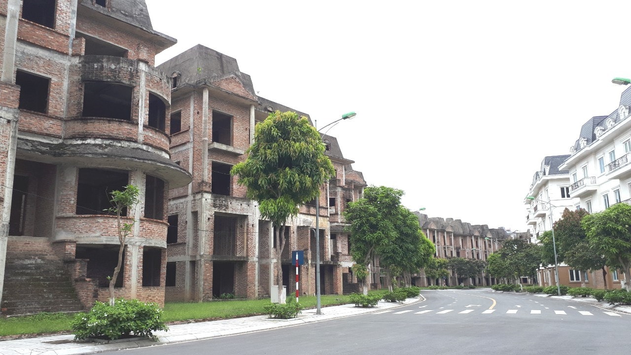 nhà đất bỏ hoang