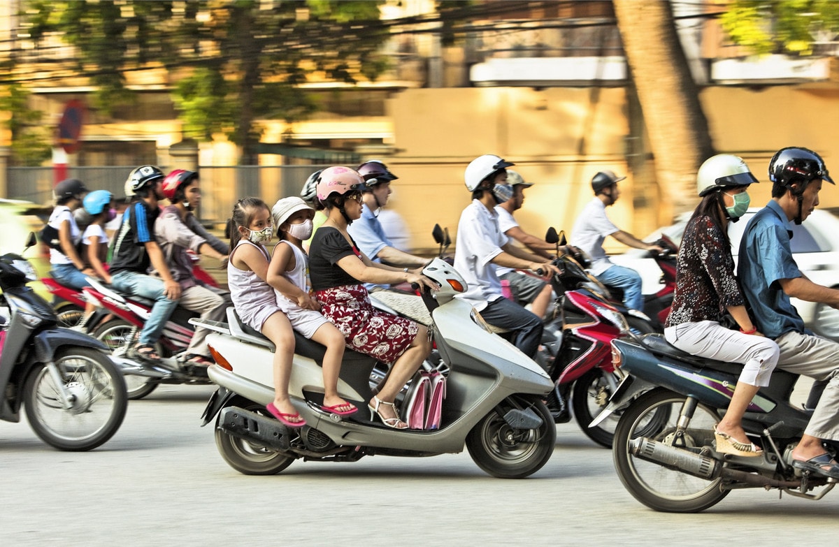 Xe máy trên phố